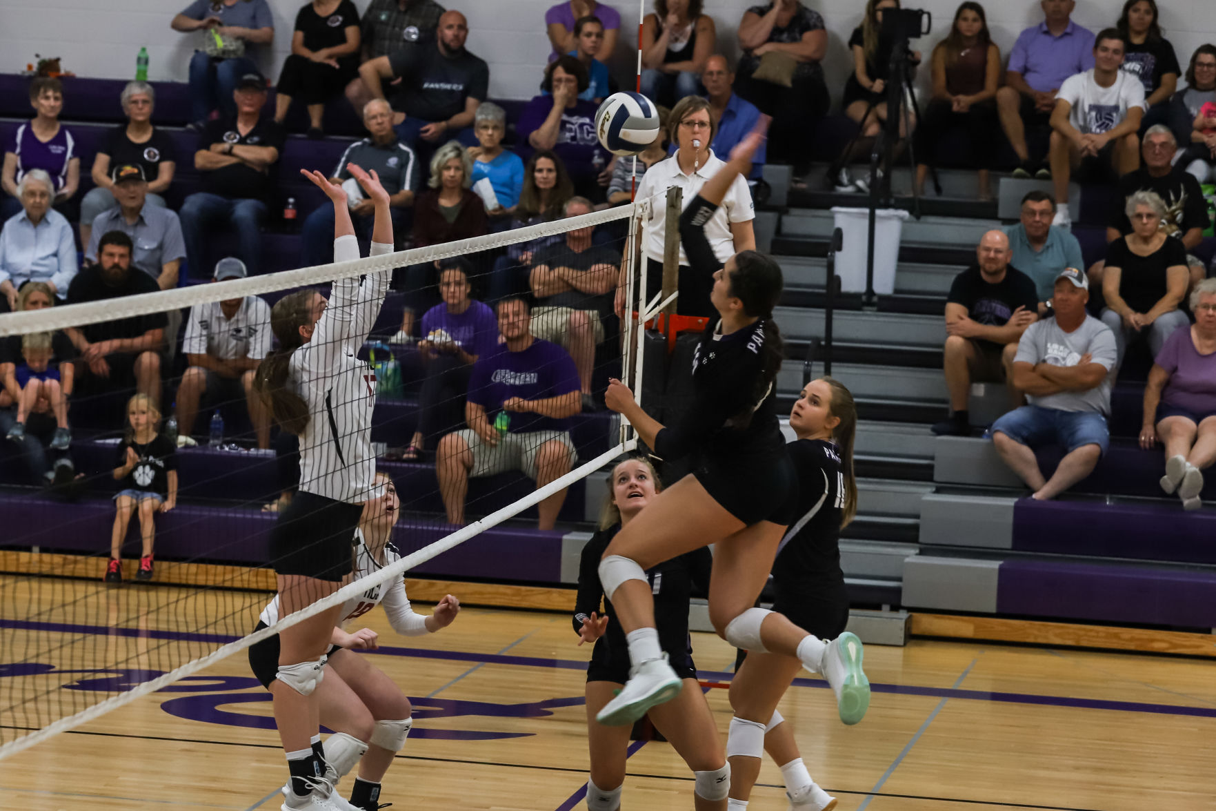 Heartland VB vs Fillmore Central (12).JPG